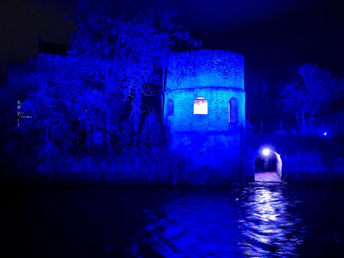 SUITE KASSIOPEE, romantisme, balnéo, sauna Quimperlé Exterior foto